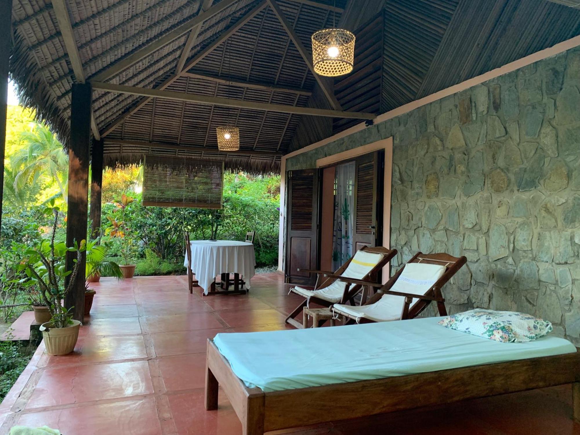 Bed and Breakfast Les Jardins D'Ankify Andimaka Exterior foto