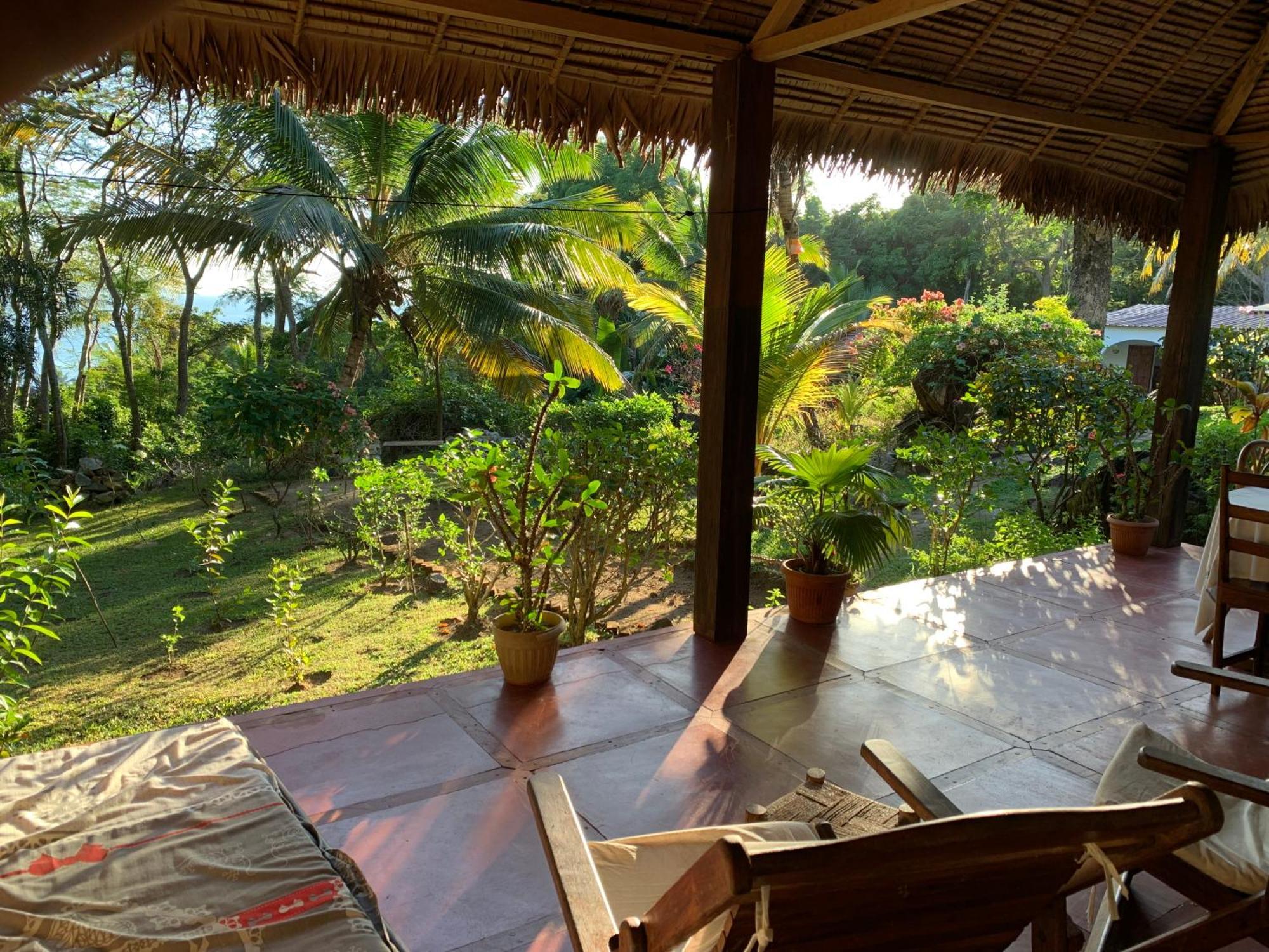 Bed and Breakfast Les Jardins D'Ankify Andimaka Exterior foto