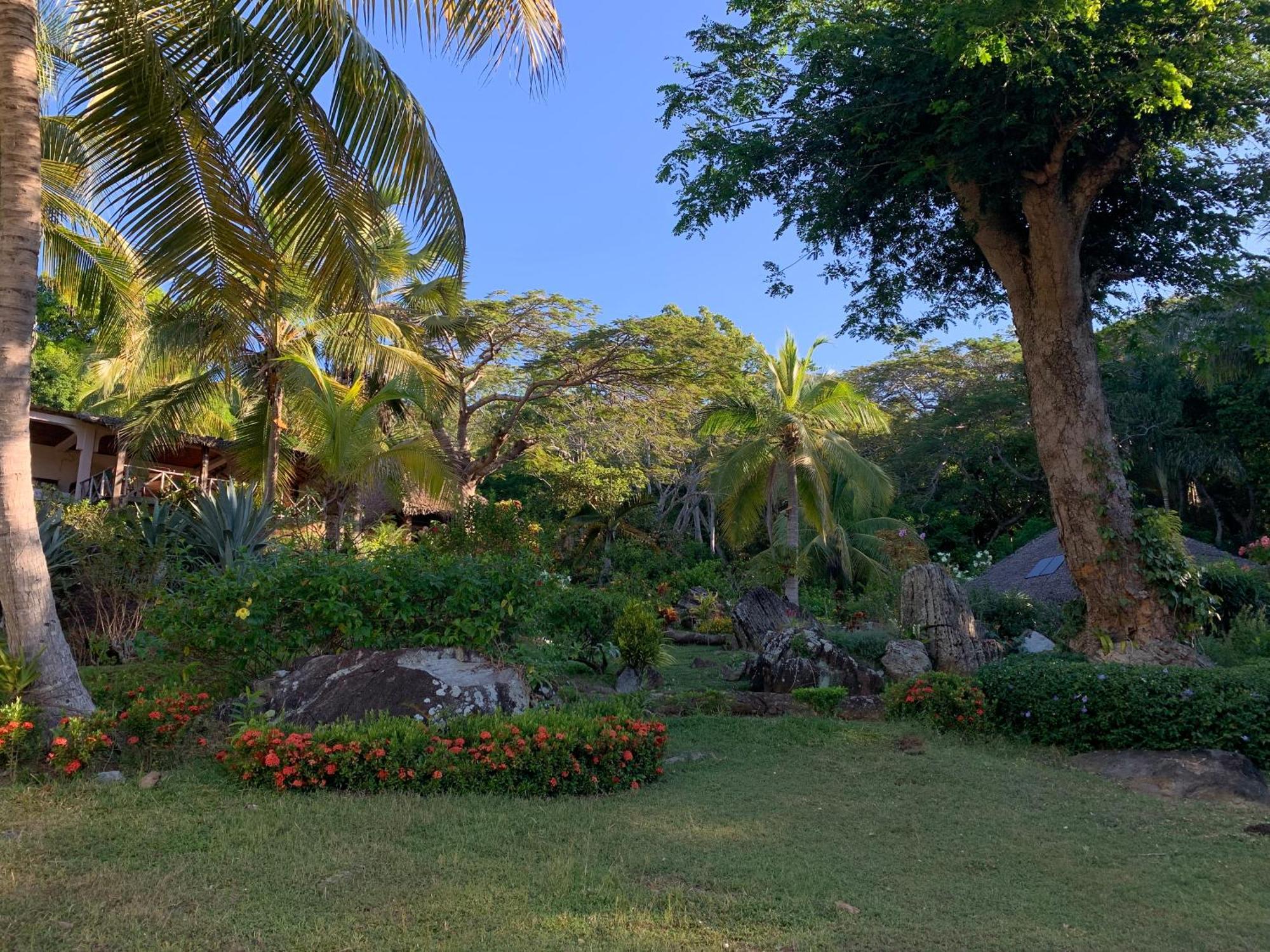 Bed and Breakfast Les Jardins D'Ankify Andimaka Exterior foto