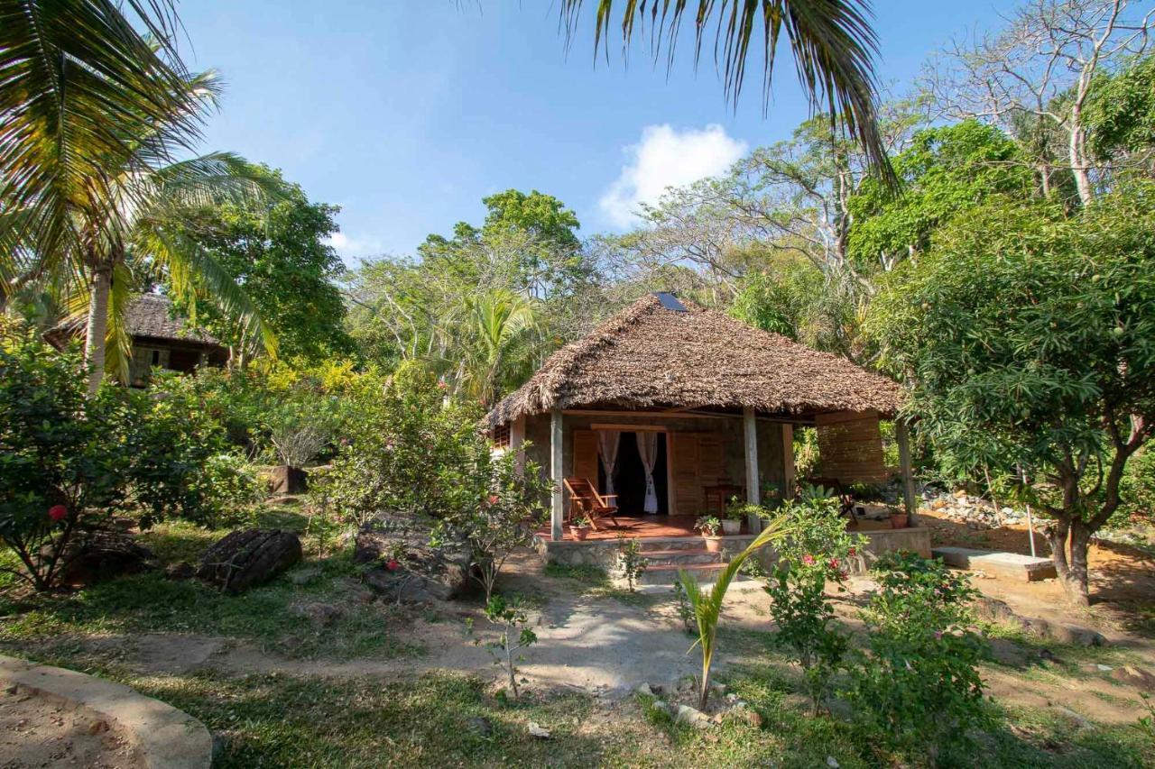 Bed and Breakfast Les Jardins D'Ankify Andimaka Exterior foto